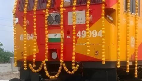 Ashwini Vaishnaw flags off Bulk Tiles Train at Western Carriers’ GSCT in Morbi, Gujarat 