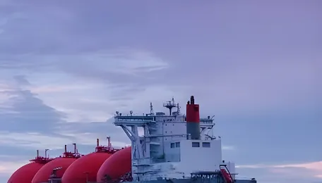 ADNOC Keeps Loading LNG as Hormuz Risks Intensify