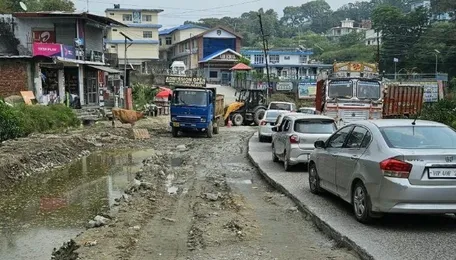 Dug up for repairs, Mandi-Pathankot highway witnesses huge traffic jams at Thakurdwara 