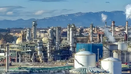 Japan's Refiners Have Enough Crude to Last Through November, Industry Body Says