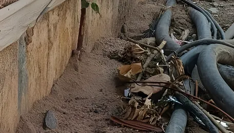 Chennai: Exposed power cables in Ernavoor raise safety concerns 