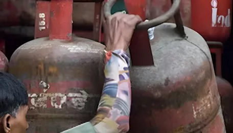 LPG gas cylinder price hike: Not Maharashtra, Uttar Pradesh, Haryana, but this Indian state produces most LPG, name is... 