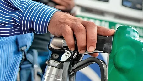 Freeze on fuel prices bleeds oilcos 