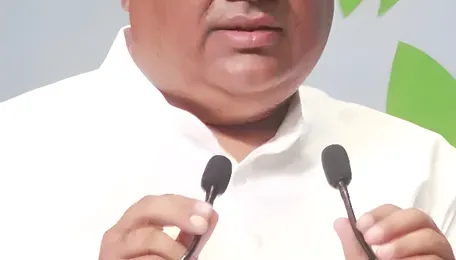 Yadav pushes for faster rollout of EV buses, charging stations in UP’s NCR areas 