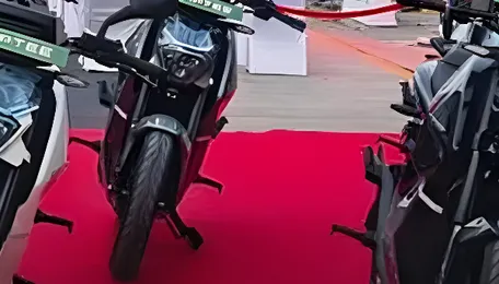 Raptee T30 Deliveries Begin In Bengaluru: This Electric Motorycle Can Use Car Fast Chargers! 