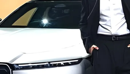 Ranveer Singh brings home a Rs. 1.95 crore electric luxury sedan; all you need to know about his BMW i7 