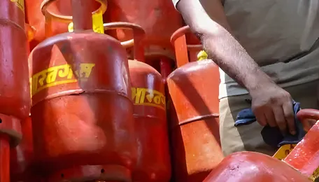 Surat LPG Crisis Triggers Migrant Worker Exodus