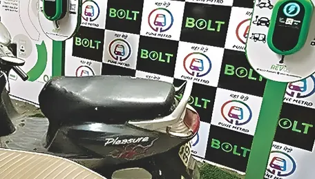 Maharashtra Launches EV Battery Recycling Hubs, Charging Corridors Under New 2025 Policy 