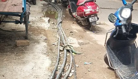 Power lines left open on lanes in Pulianthope’s Shastri Nagar 