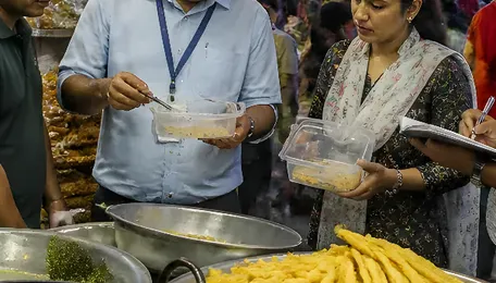 Ahmedabad Fafda-Jalebi Checks Begin as AMC Targets Unsafe Oil