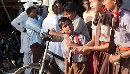 65% Delhi students cross major roads alone on way to school: Study 