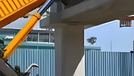 Crane topples during Metro construction work in Mumbai