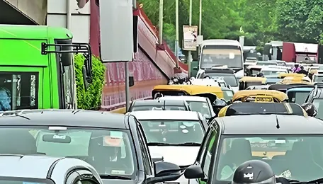 Savitri flyover U-turn closure affects traffic during Durga Puja in Greater Kailash