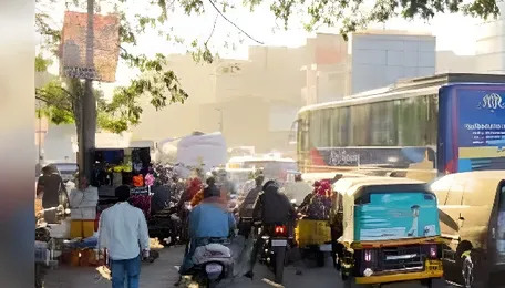 Relocated bus stand fails to ease Narayan Singh Circle traffic