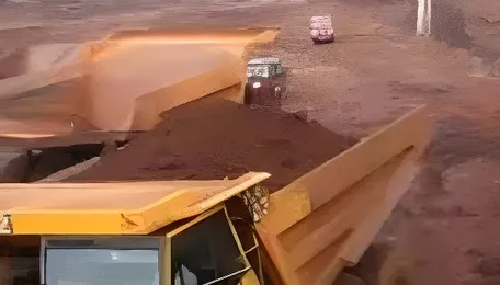 Dalian iron ore hits 15-month low on thin steel margins 
