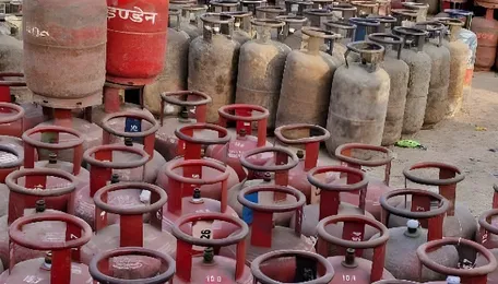Surat LPG crisis forces priority for essential services