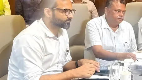 Kanpur MP reviews road conditions, directs officials to ensure quality and timely repairs