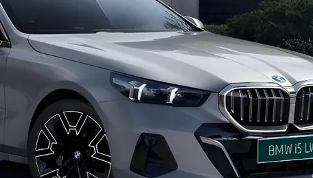 BMW i5 LWB Unveiled In India With 669km Range And 268hp Motor – Bookings Open! 