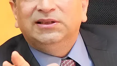 Ladakh accelerates electric mobility, Chief Secretary reviews progress 