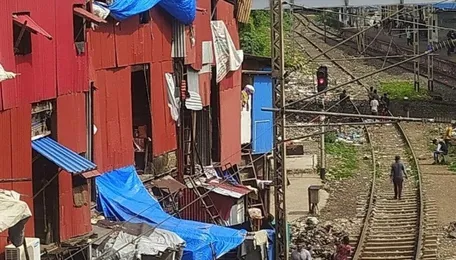 Maharashtra grants CEO SRA power to fast‑track 2 lakh stalled homes