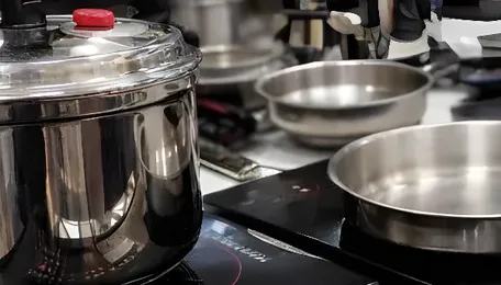 India LPG Crisis Drives Surge In Electric Cooking