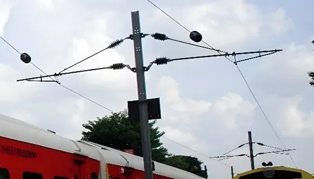 Hyderabad: OHE failure after power lines snap over Intercity Express near Moulali 
