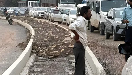 Long traffic jams on Bhadwar-Khazian stretch of Pathankot-Mandi highway in Nurpur a daily ordeal 