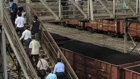 Railways Freight crosses 1,070 MT mark; 8-month volume beats 2013-14 record 