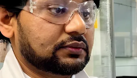 Scientist tames highly reactive atomic hydrogen with simple light-driven method 