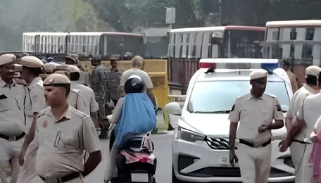 Delhi Blocks Mobile Internet at Eight Stadium Detention Centres