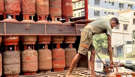 Over 51.8 lakh domestic LPG cylinders delivered on April 25: Petroleum Ministry 