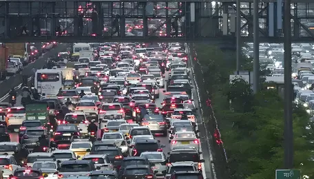 Gurugram Traffic Jam Traps Commuters Near Subhash Chowk