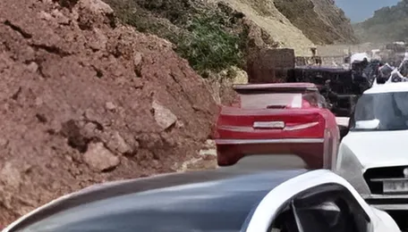 Controlled blasting by NHAI clears massive boulders on Jammu-Srinagar National Highway 
