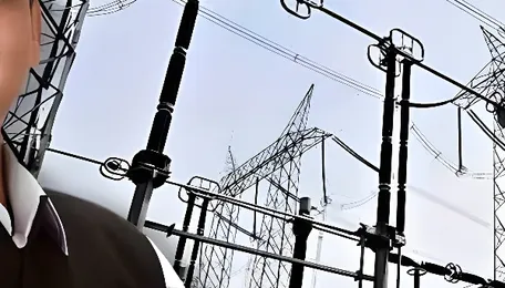 Fadnavis announces 3% annual reduction in electricity tariffs in Mah 