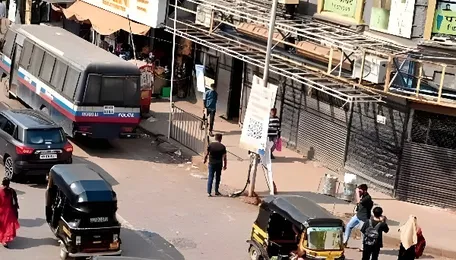 BMC Deploys NGOs To Clear Andheri Footpaths Of Unauthorised Hawker Encroachments