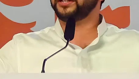 Aaditya Thackeray joins Rajiv Bajaj in bashing Maharashtra govt’s electric EV policy 