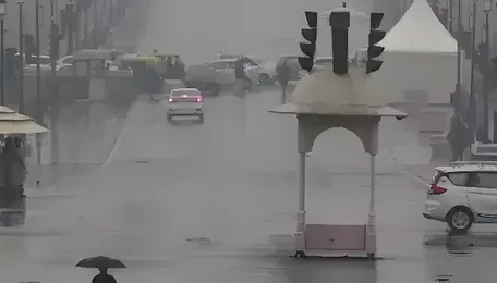 Delhi NCR Weather Alert Disrupts Commute