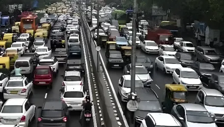 Delhi Bans Fuel for Old Polluting Vehicles