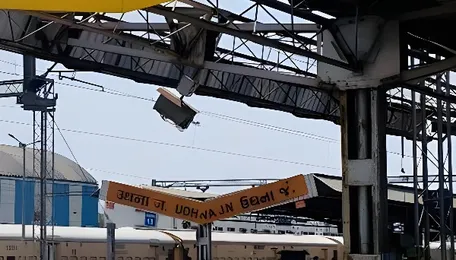 Surat Udhna Station Rush Reflects Seasonal Migration Trends