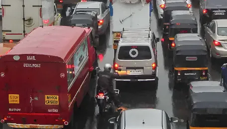 Ghaziabad Commuters Face Non AC Expressway Bus Travel