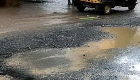 Pune Roadside Encroachments Trigger Wider Safety Concerns