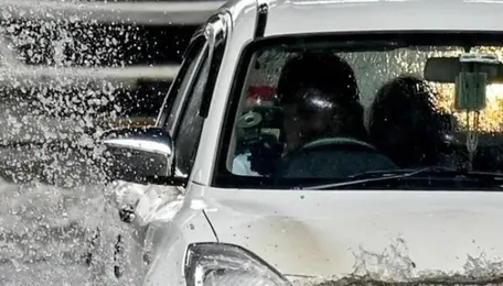 Mumbai Weather Keeps Roads Under Monsoon Pressure