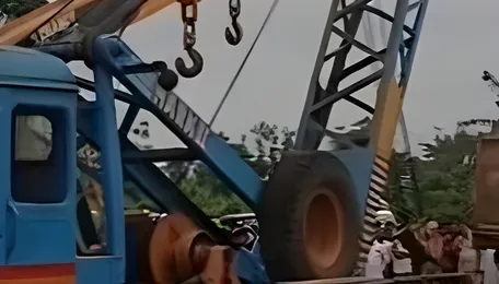 Traffic chaos on Assam's Rupahihat road as accident-hit vehicle removed hours later, locals question police response 