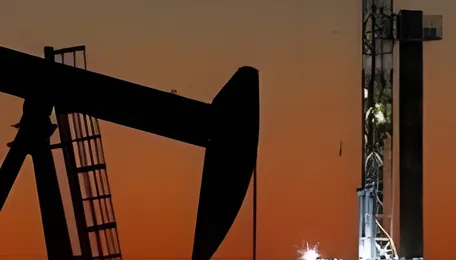 Oil steadies as industry report points to gain in US stockpiles