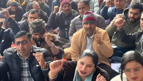 Sirsa power workers protest govt’s online transfer policy 