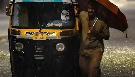 Mumbai Heavy Rain Warning Disrupts Daily Mobility