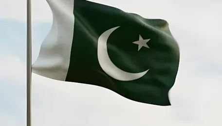 Pakistan Scrambles for Oil Alternatives as Hormuz, Red Sea Risks Mount
