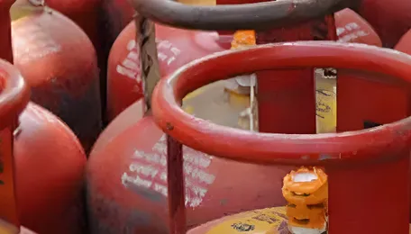 With commercial LPG supply restricted, coal stoves return in schools for MDM 