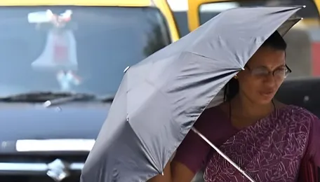 Mumbai Weather Update Shows Warm Humid Conditions