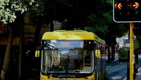 Delhi CM flags off 100 new e-buses, launches Delhi–Dharuhera interstate service